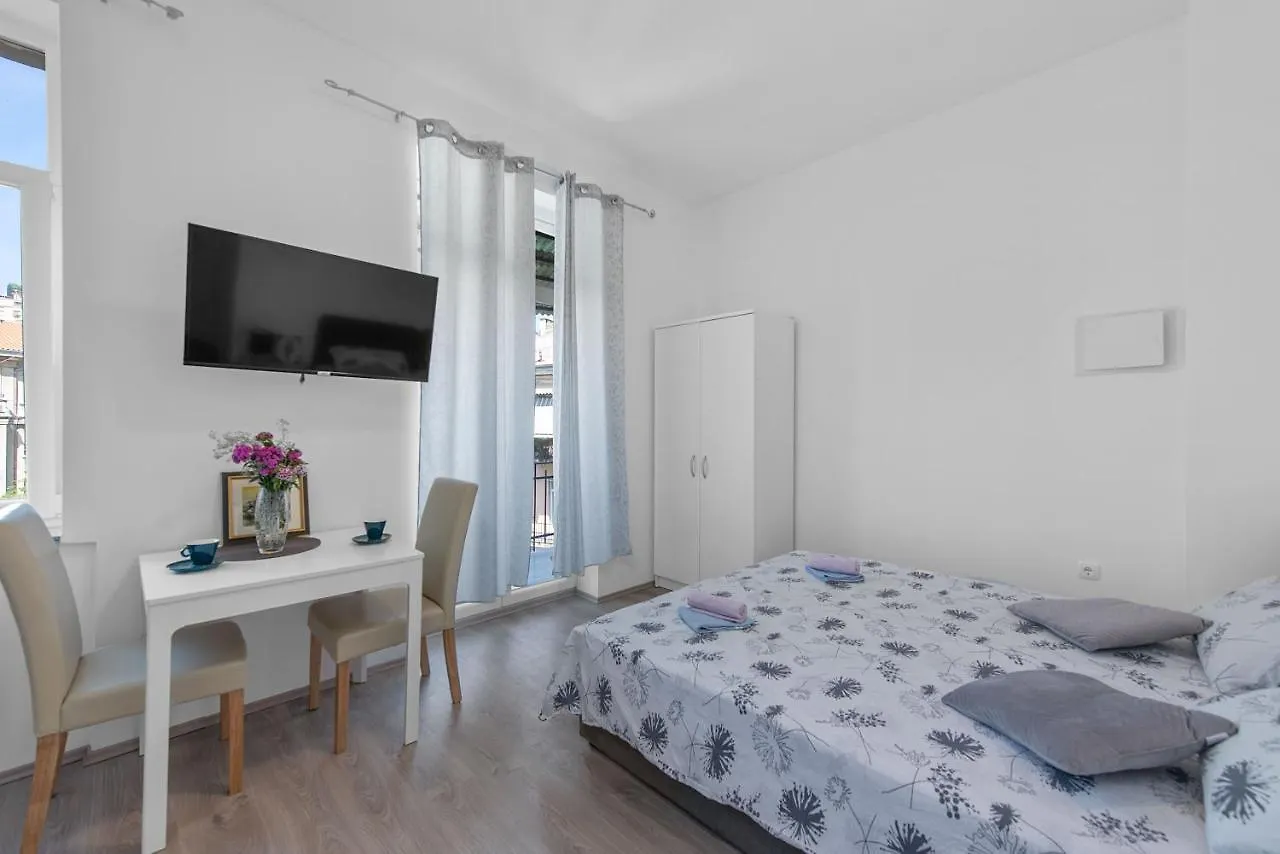 Apartment Mima City Center Balcony Studio 5 - Rijeka Rent